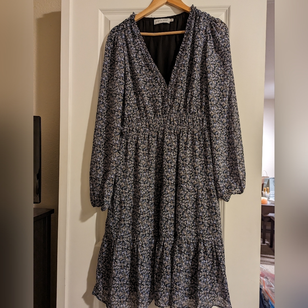 Long sleeve v-neck blue flower mini dress